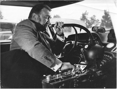 Décors intérieur voiture futuriste année 1970